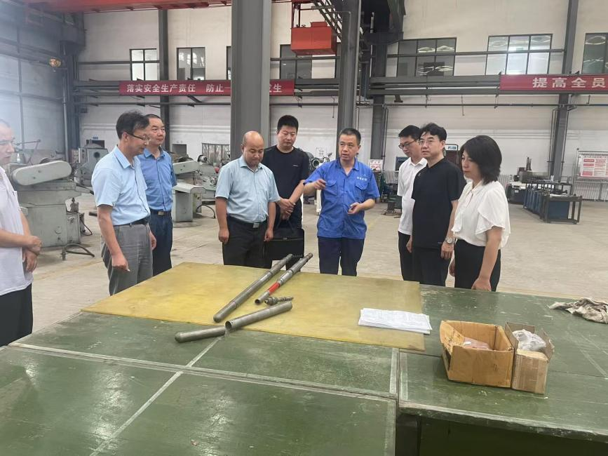 市科技局考察組蒞臨豐收公司 考察指導2025年市列科技計劃項目